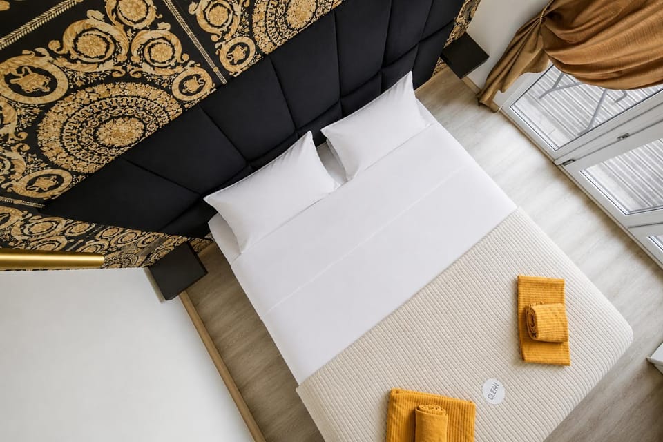 Bed, Photo of the whole room, Bedroom, towels