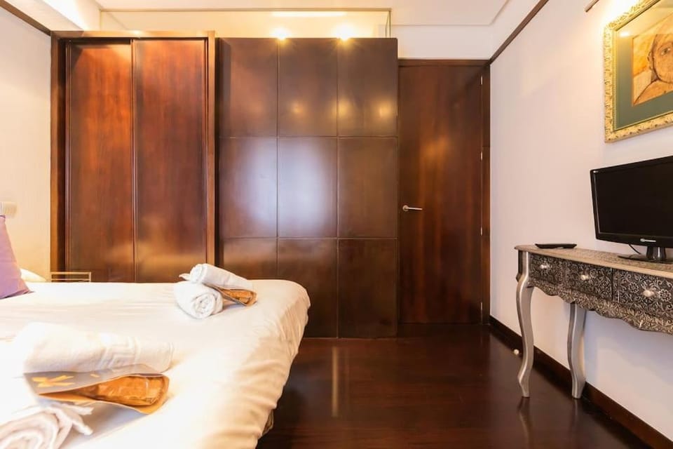 Bed, Photo of the whole room, Bedroom, wardrobe