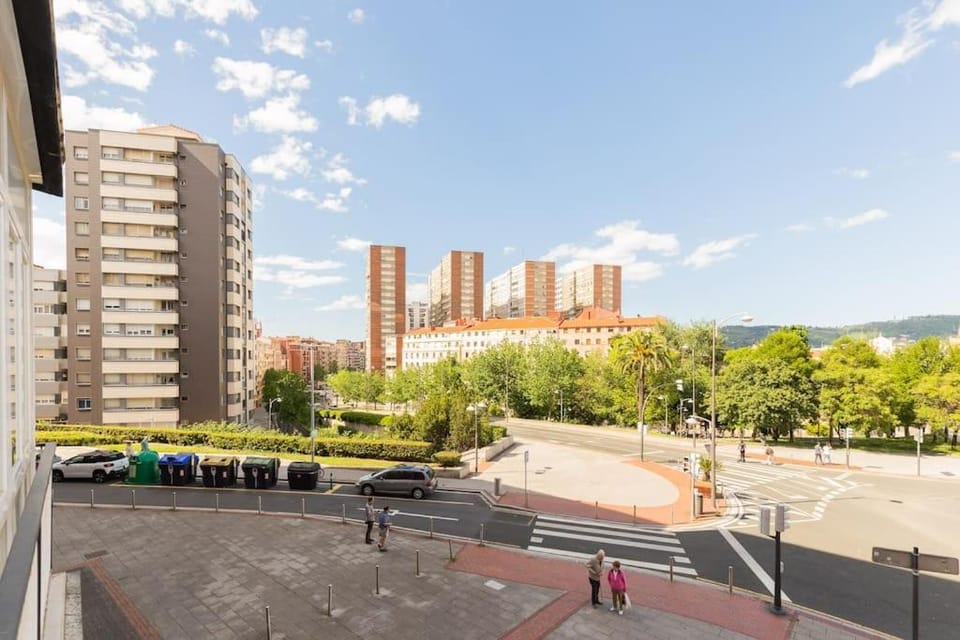City view, Street view, Location