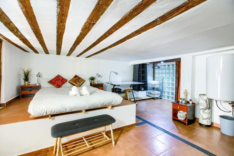 Bed, Photo of the whole room