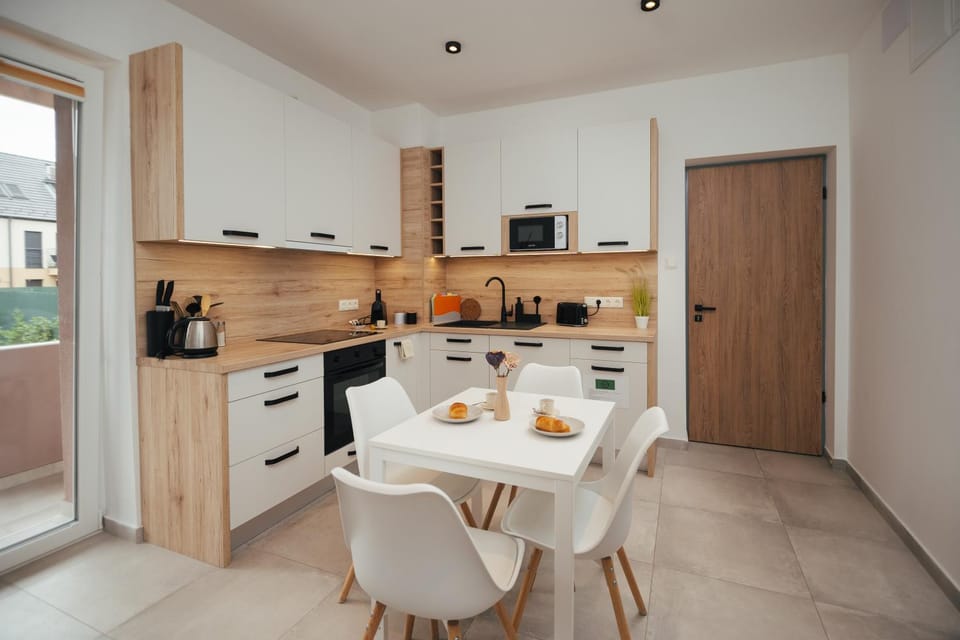 Restaurant/places to eat, Communal kitchen