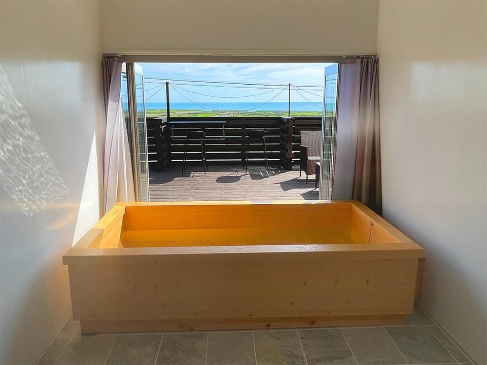 Bathroom, Sea view