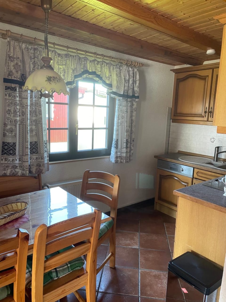 Kitchen or kitchenette, Dining area, stove