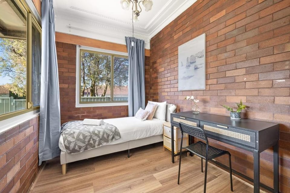 Comfort Single Room - Private - Prime Spot in Hurstville Bed and Breakfast in Sydney