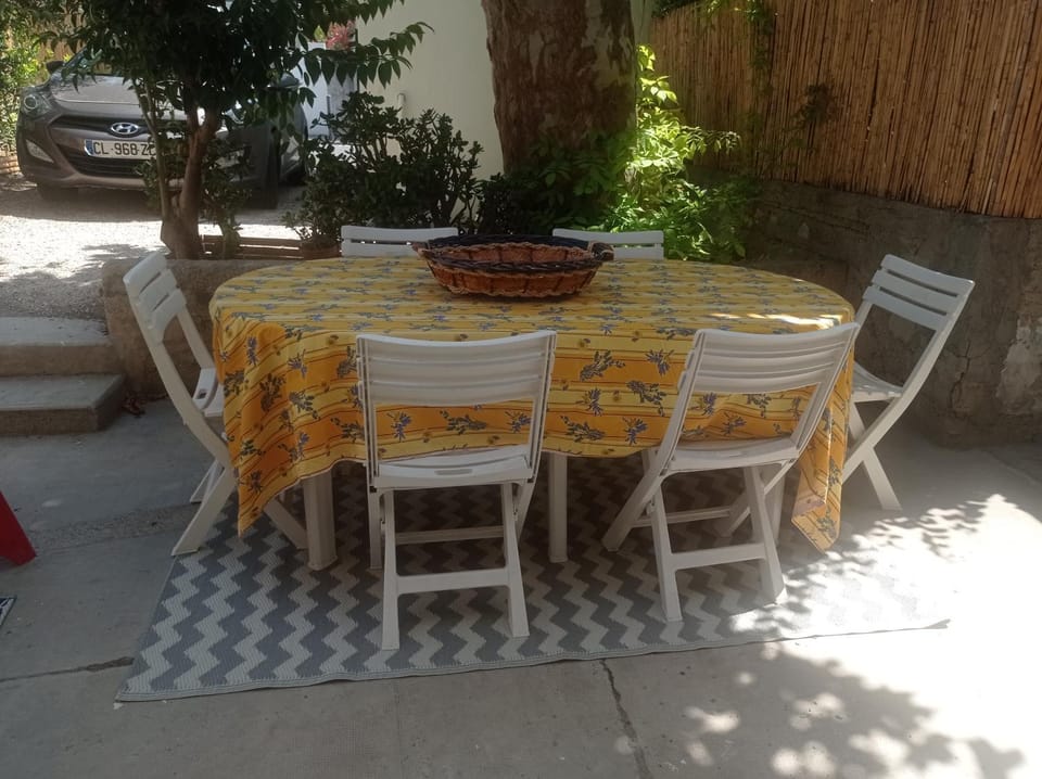 Patio, Dining area