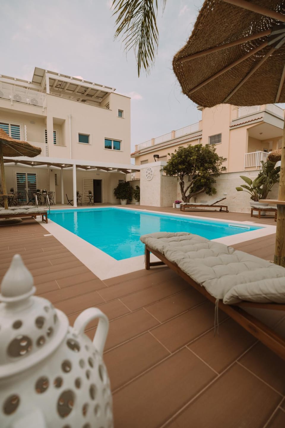 Property building, Day, Pool view, Swimming pool, sunbed