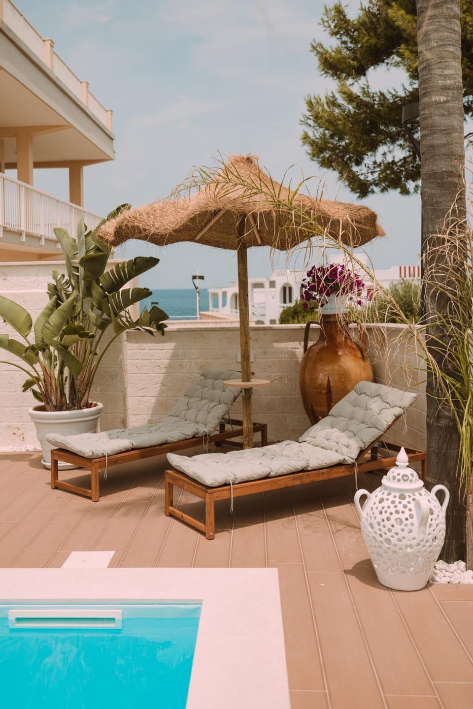 Day, View (from property/room), Pool view, Sea view, Swimming pool, sunbed