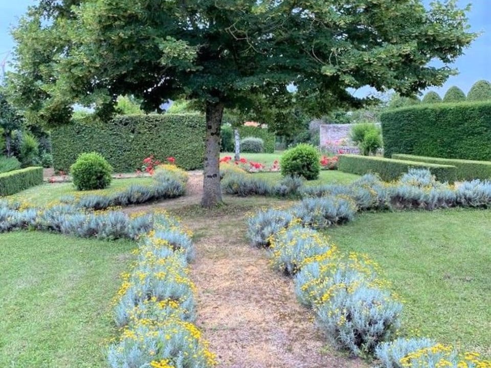 Évasion Romantique au Prieuré avec Jardin en Anjou, Petit-Déjeuner Inclus - FR-1-622-63 Bed and Breakfast in Pays de la Loire