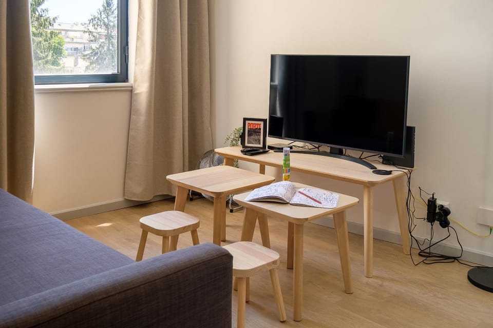 Communal lounge/ TV room, TV and multimedia, Living room, Seating area