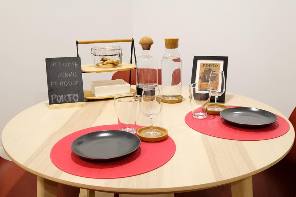Food and drinks, Dining area, Food, Drinks, Alcoholic drinks