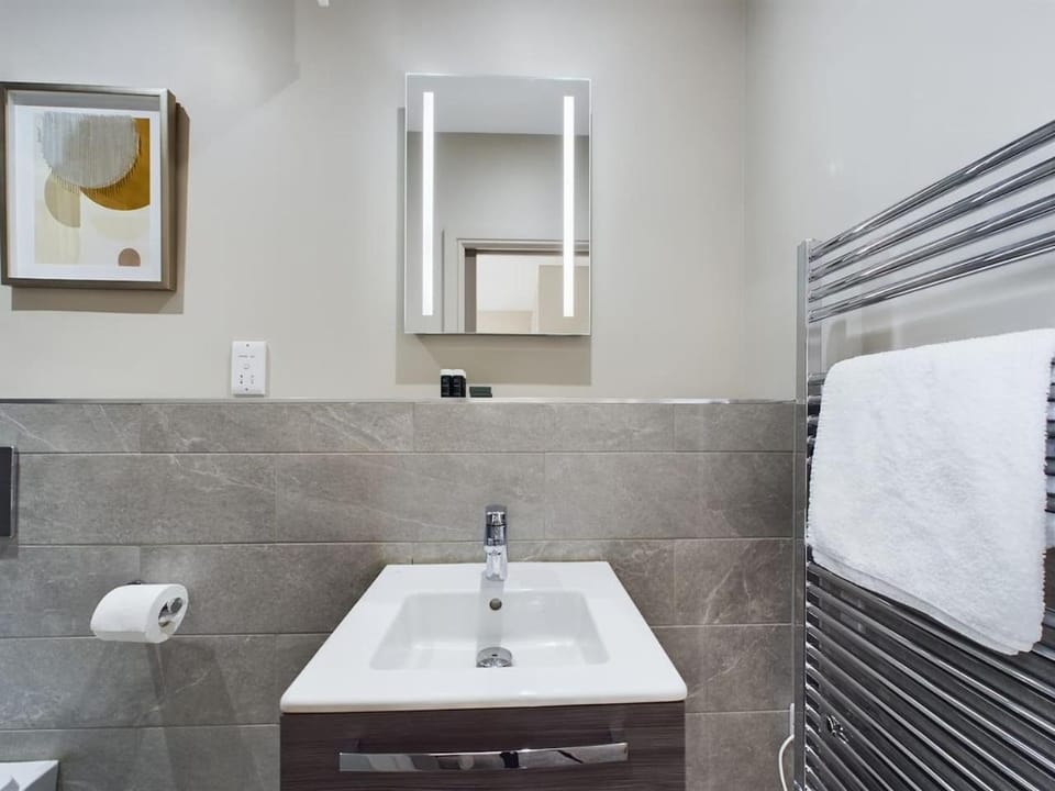 Toilet, Bathroom, towels