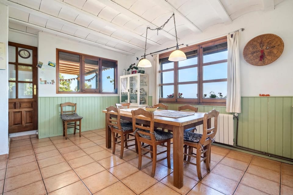 Property building, Kitchen or kitchenette, Living room