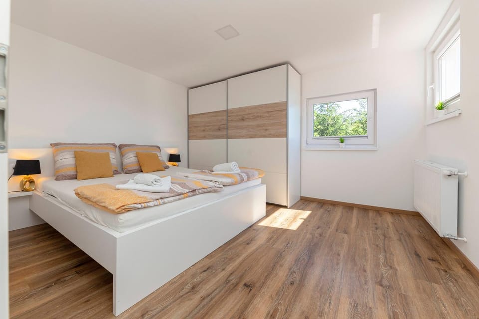 Bed, Bedroom, towels, wardrobe