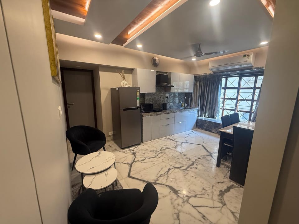 Bandra’s Prime luxurious 2 BHK Apartment in Mumbai