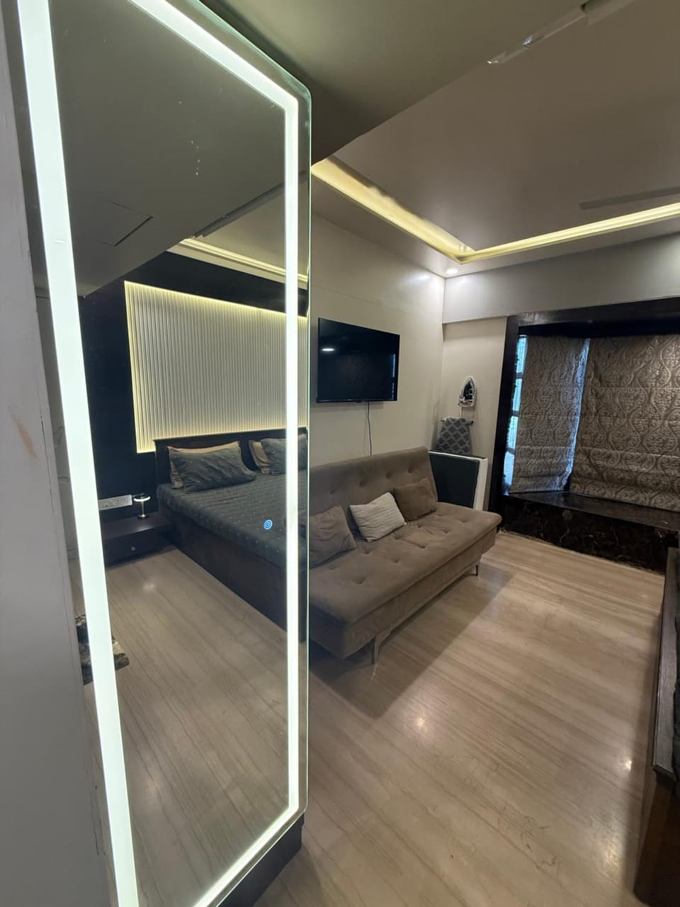 Bandra’s Prime luxurious 2 BHK Apartment in Mumbai