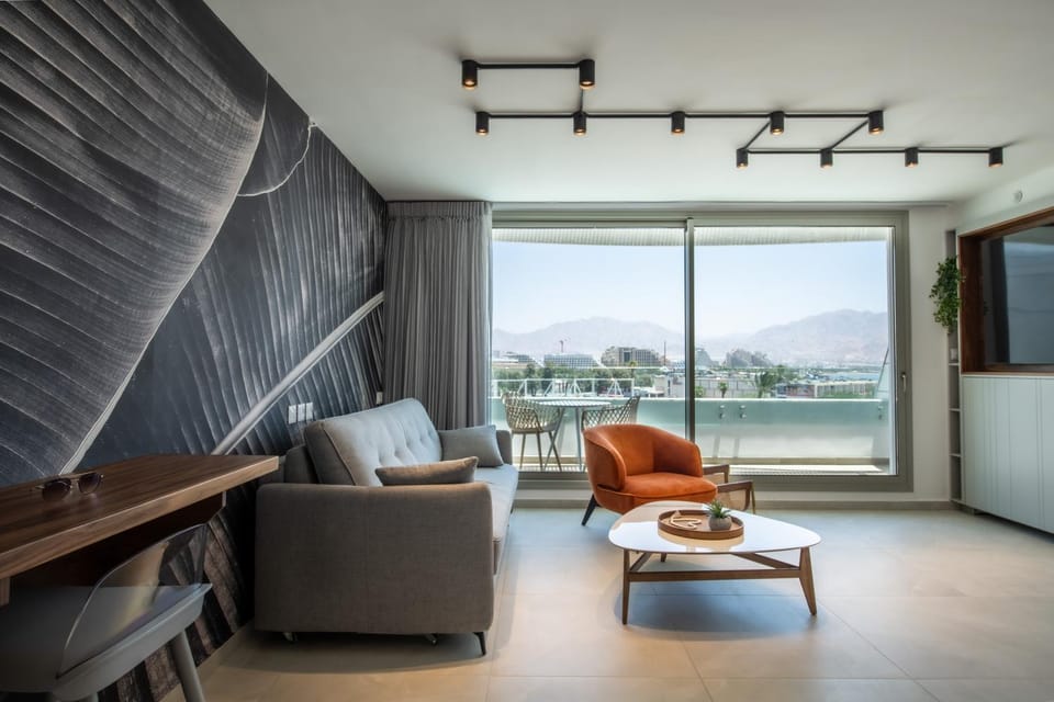 Beach Side-Kings Luxury Sea view Amazing Pool Eilat Apartment in Eilat