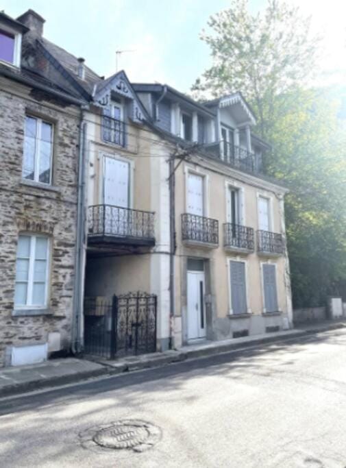 Property building, Street view