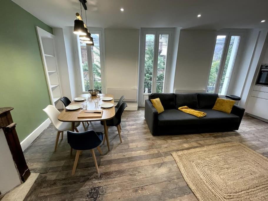 TV and multimedia, Living room, Dining area