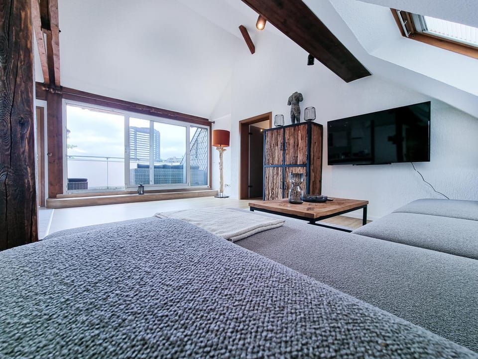 TV and multimedia, Balcony/Terrace, Living room, Photo of the whole room, Seating area, Evening entertainment