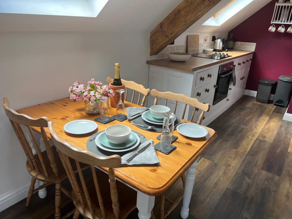 Kitchen or kitchenette, Dining area, stove, toaster