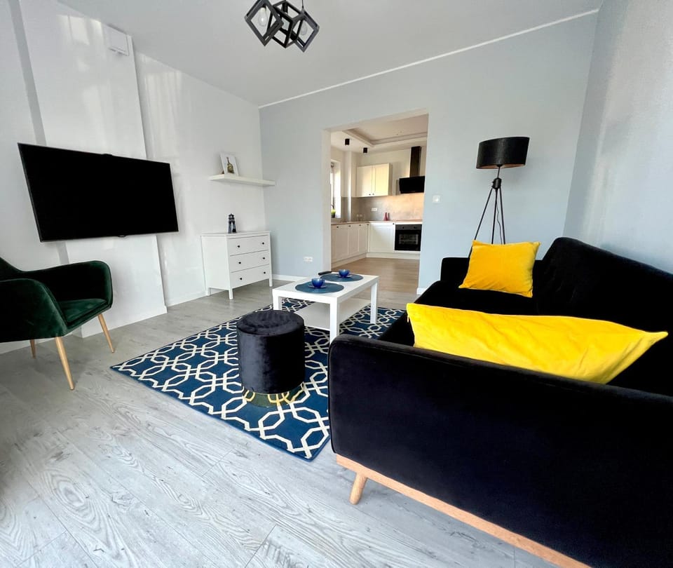 Communal lounge/ TV room, TV and multimedia, Living room, Seating area, Evening entertainment
