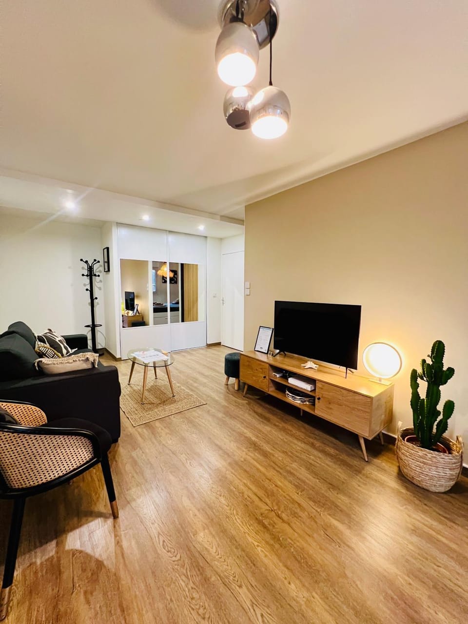 Communal lounge/ TV room, TV and multimedia, Living room, Seating area
