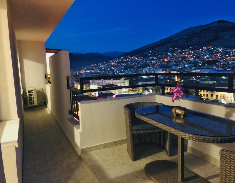 View (from property/room), Balcony/Terrace, Dining area, Mountain view