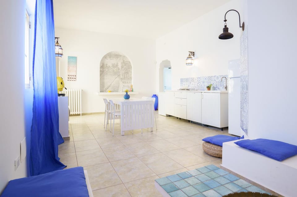 Kitchen or kitchenette, Dining area, Lunch, dishwasher
