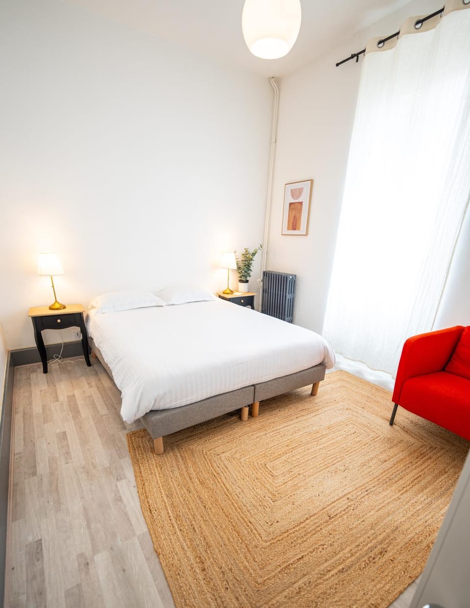 Bed, Living room, Photo of the whole room, Bedroom