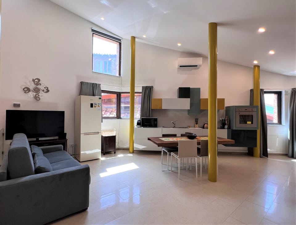 Kitchen or kitchenette, Living room