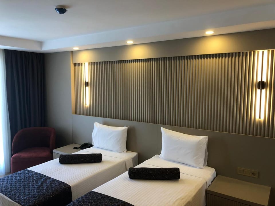 Bed, Photo of the whole room, Seating area, Bedroom