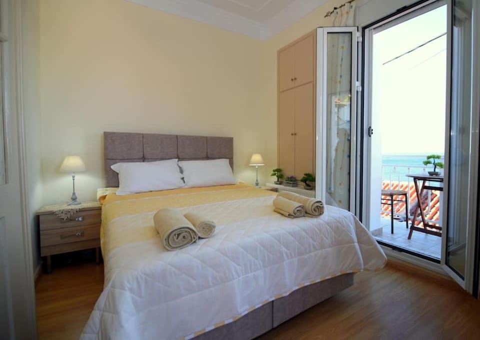 Plataneli House House in İzmir Province