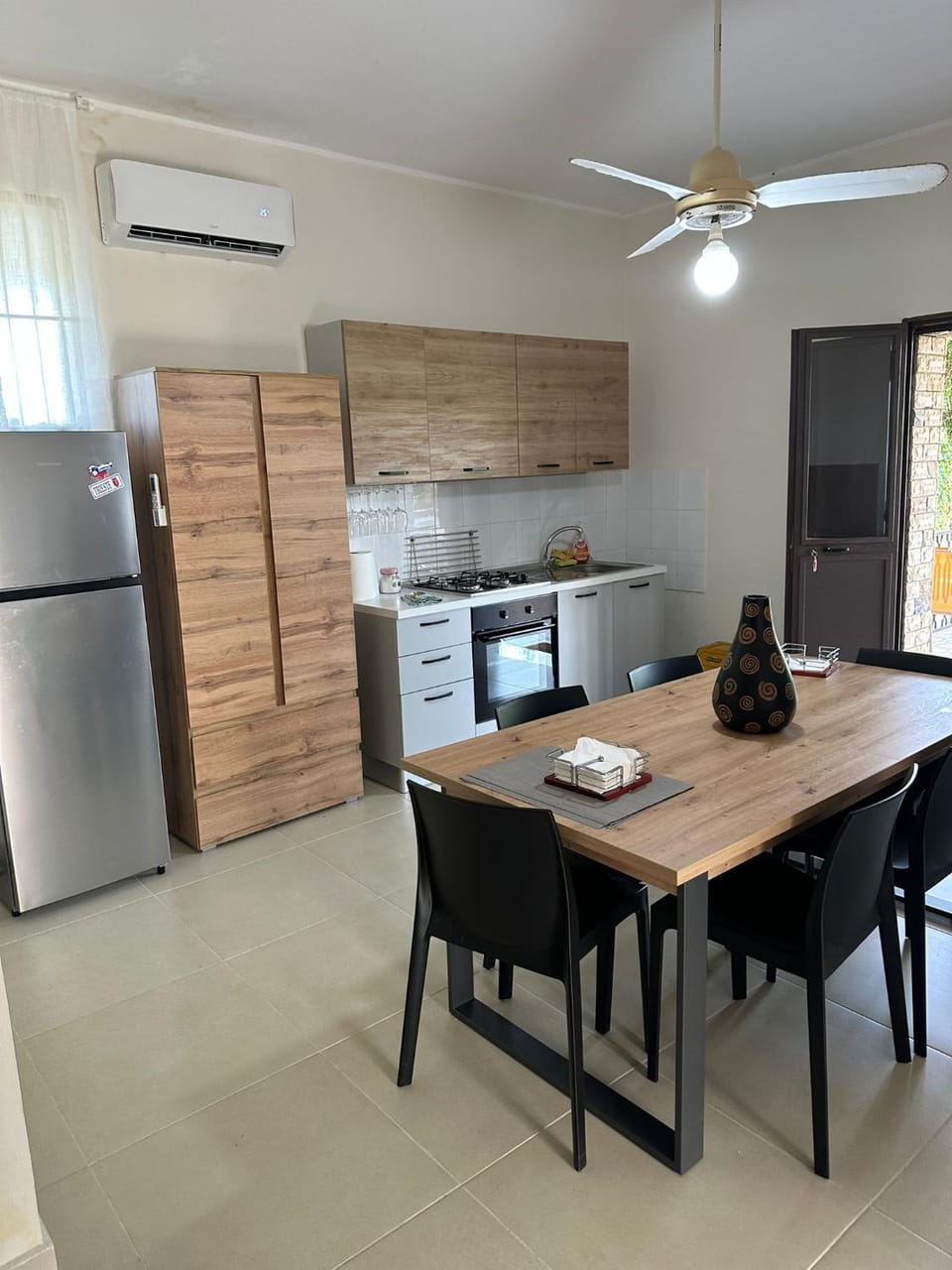 Kitchen or kitchenette, Dining area, kitchen