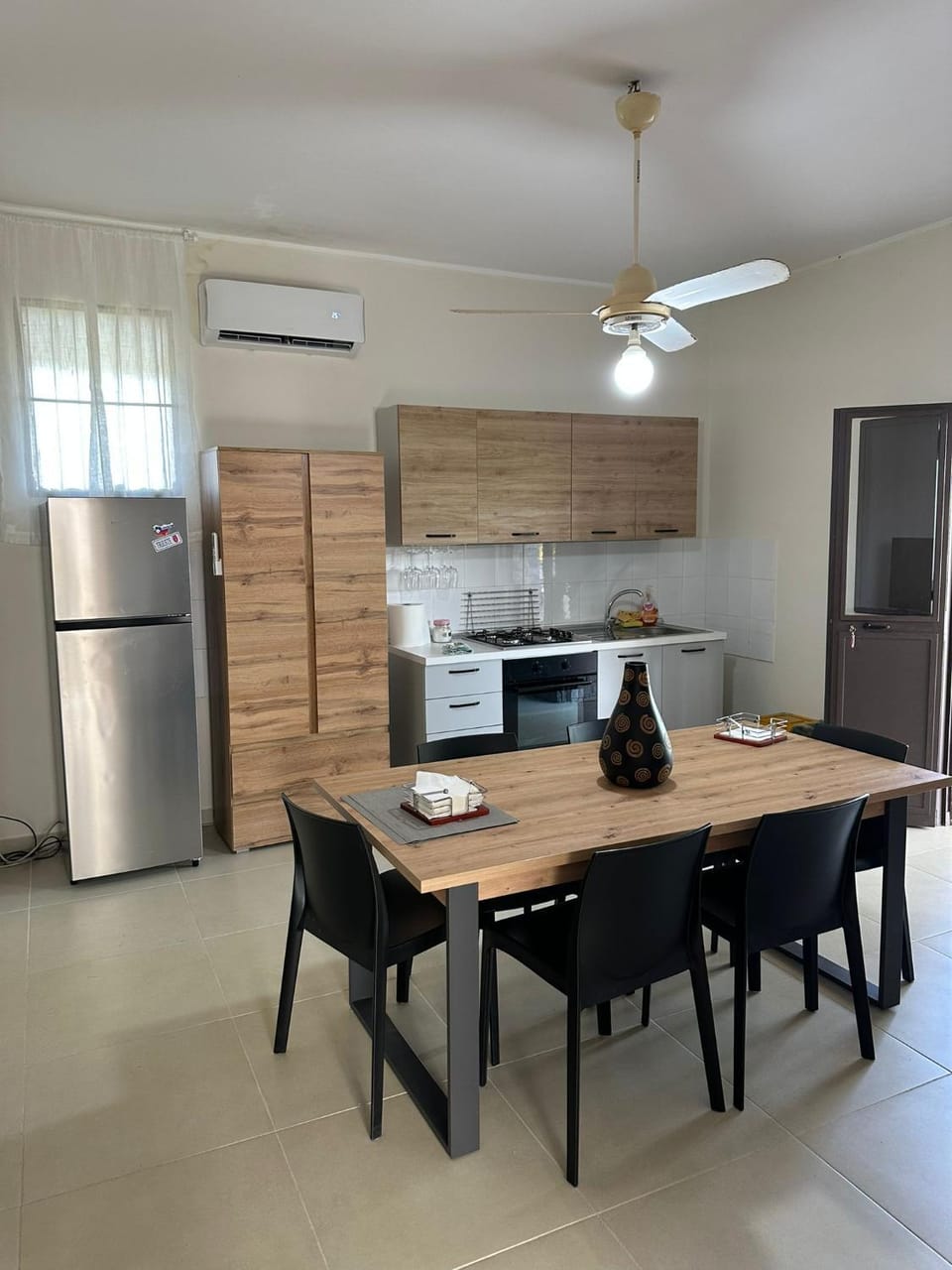 Kitchen or kitchenette, Dining area, kitchen