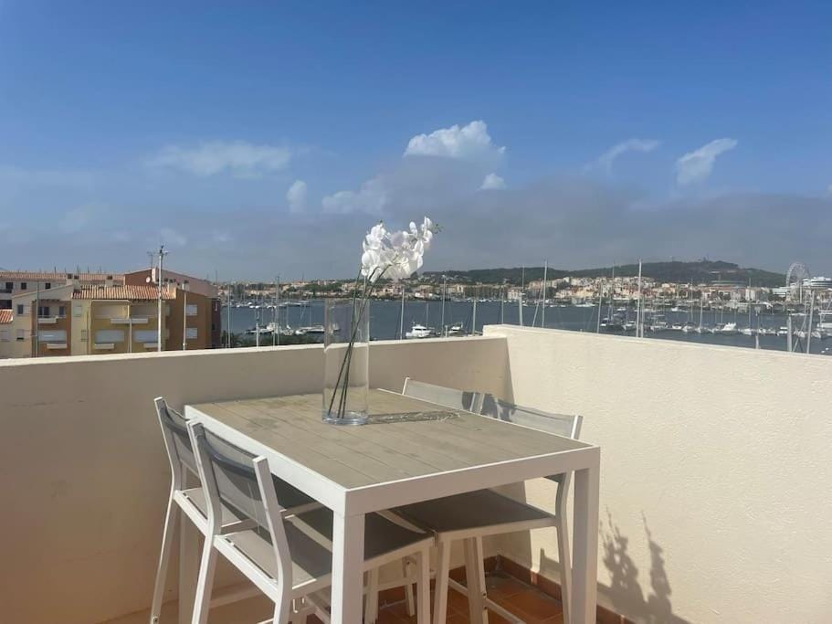 Magnifique appartement vue port et mer Apartment in Agde