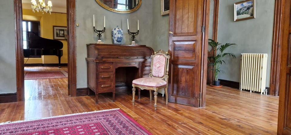 Library, Internal: Not applicable to any particular room