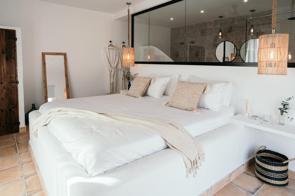 Bed, Photo of the whole room