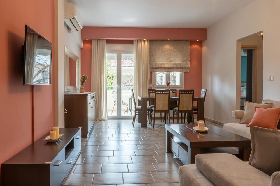 TV and multimedia, Living room, Dining area