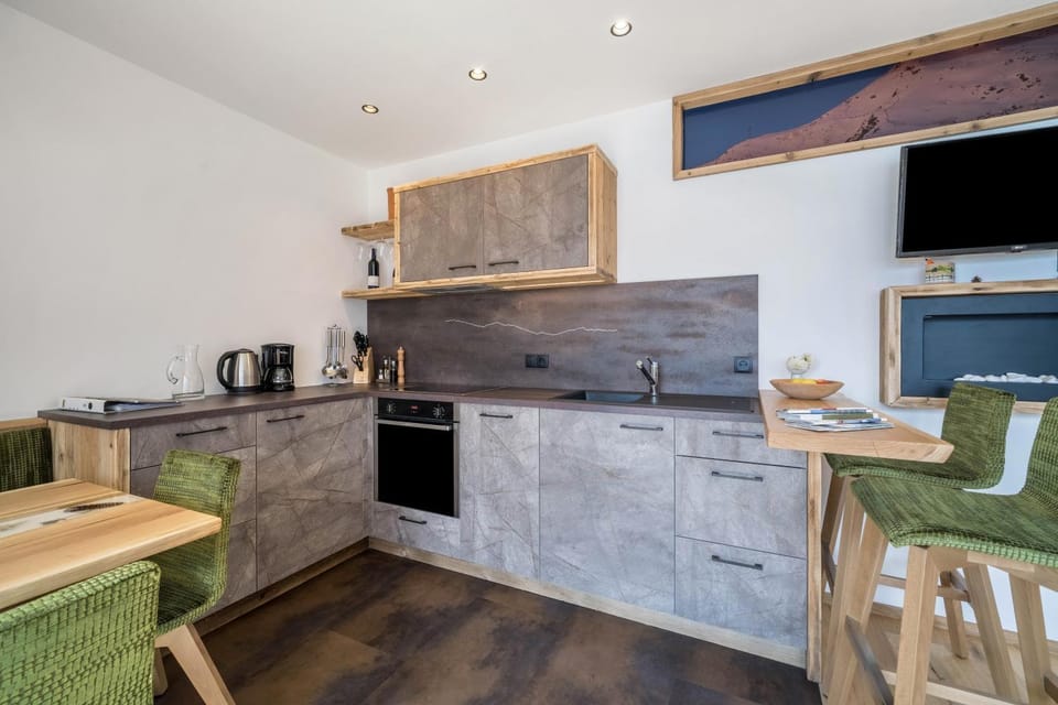 Kitchen or kitchenette, Living room