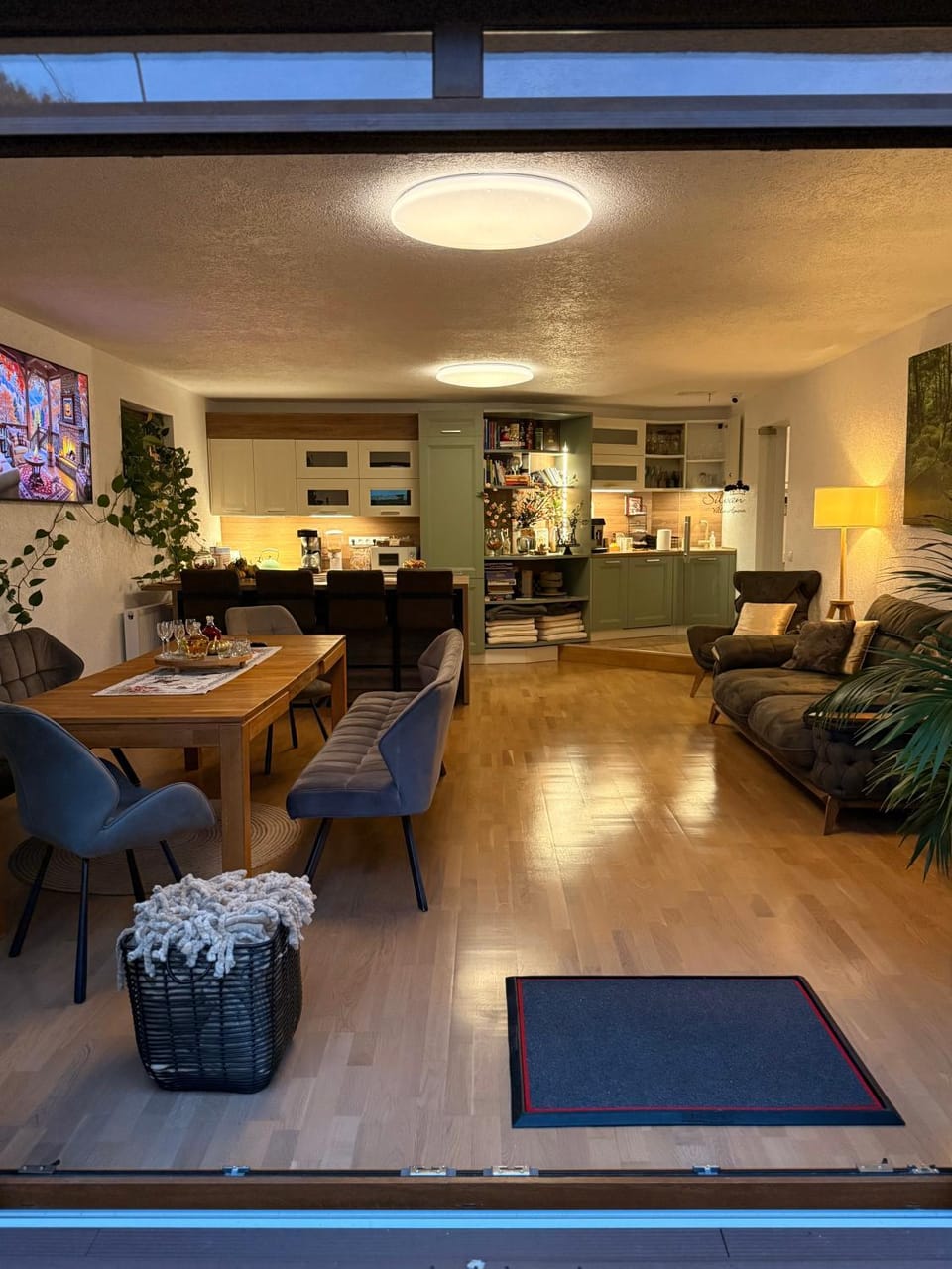 Communal lounge/ TV room, Kitchen or kitchenette, Living room