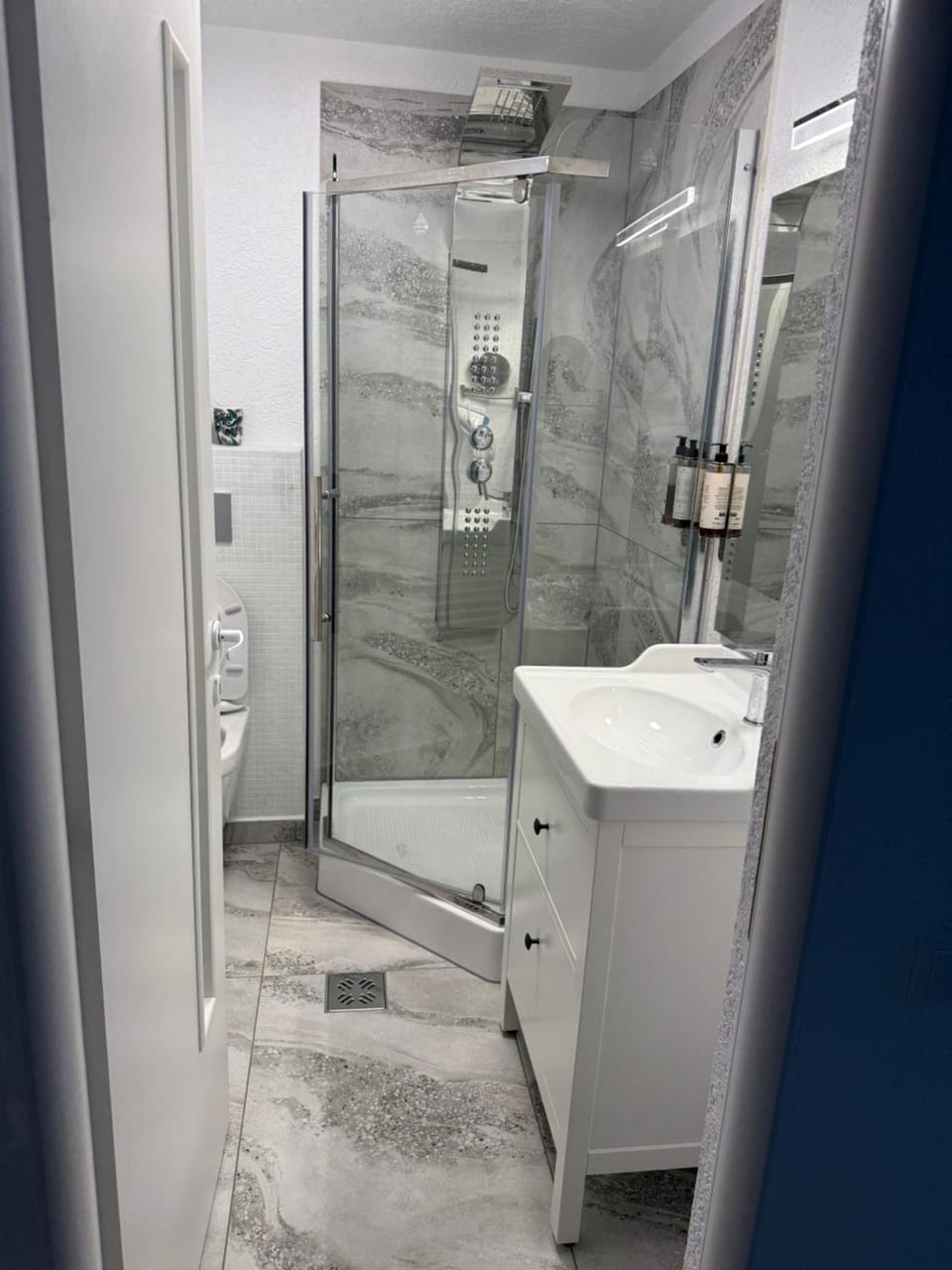Shower, Toilet, Bathroom