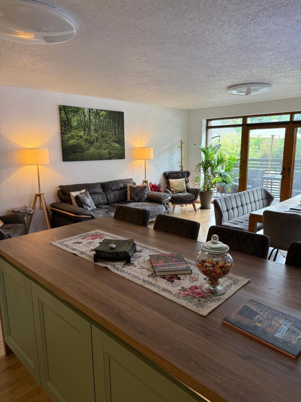 Restaurant/places to eat, Kitchen or kitchenette, Seating area