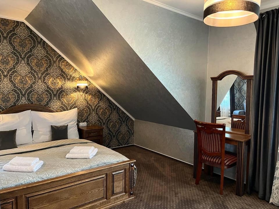 Bed, Seating area, Bedroom