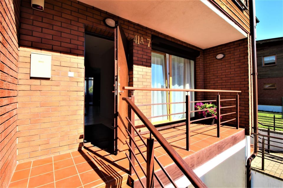 Property building, Facade/entrance, Balcony/Terrace