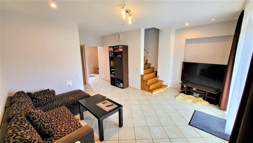 Communal lounge/ TV room, TV and multimedia, Living room, Evening entertainment