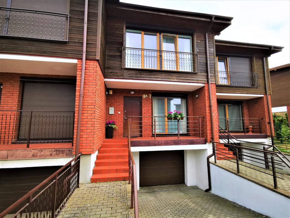 Property building, Neighbourhood