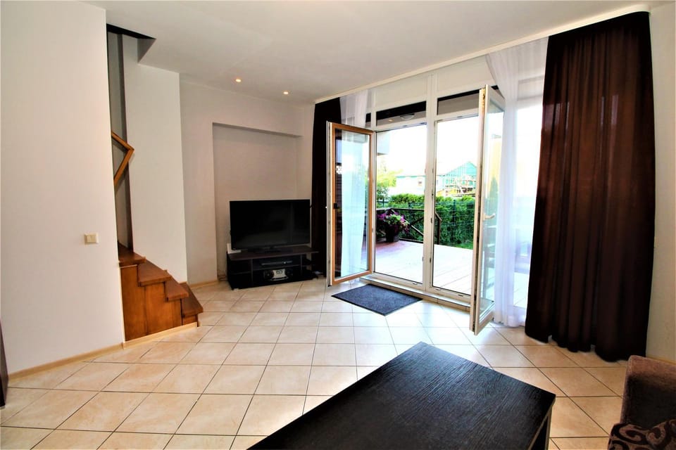 Communal lounge/ TV room, Bed, TV and multimedia, Evening entertainment