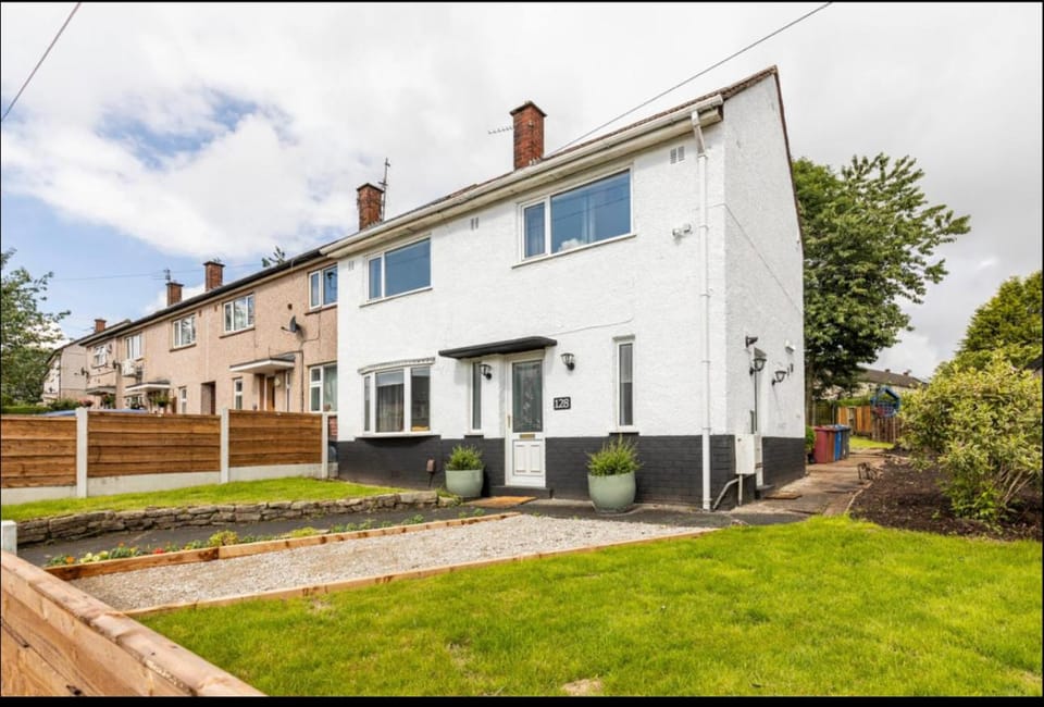 Entire Immaculate 3 Bedrooms House in Blackburn Weekend Away House in Blackburn