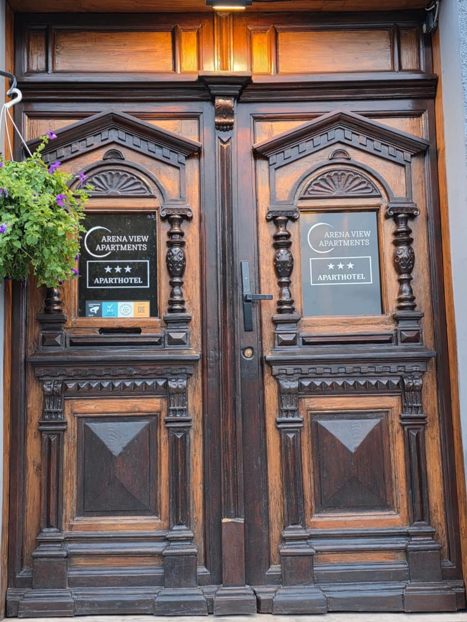 Facade/entrance