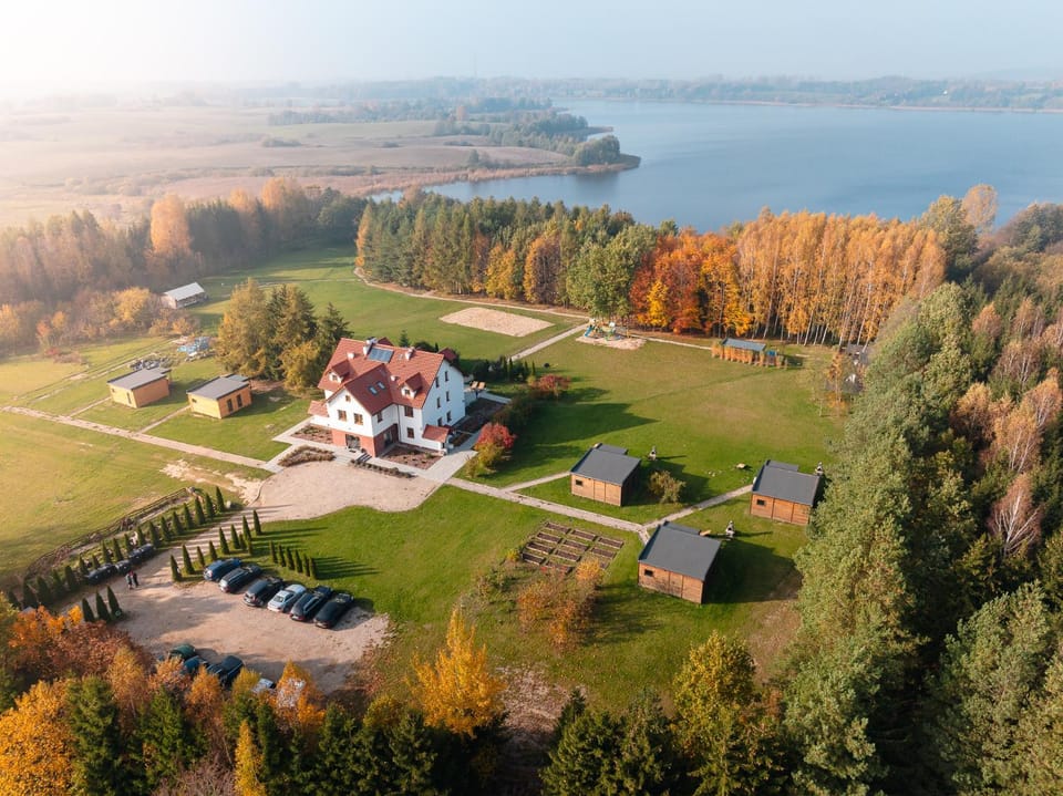 Property building, Bird's eye view, Garden, Lake view, Parking